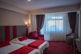 Отель Hotel Marea Neagra Синая Двухместный номер с 2 отдельными кроватями-1