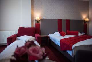 Отель Hotel Marea Neagra Синая Двухместный номер с 1 кроватью или 2 отдельными кроватями и дополнительной кроватью-2